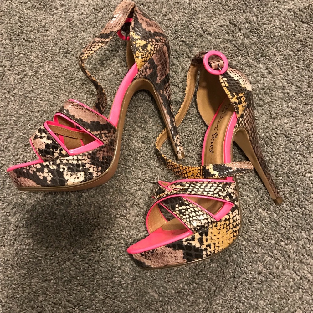 2 LIPS TOO HEELS